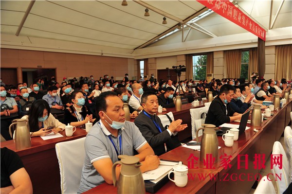 图片4  成都服装（服饰）行业协会代表团参加中国职业装产业大会.JPG